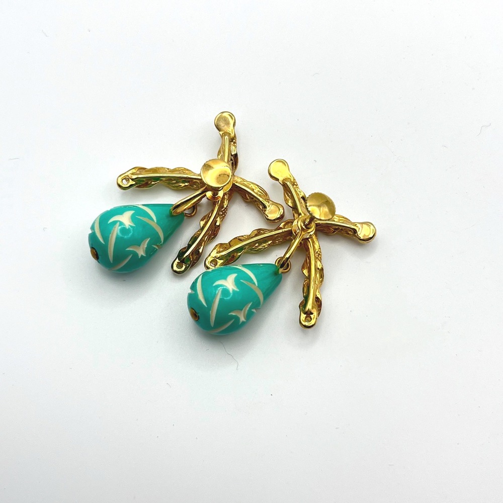 Schiaparelli Vintage Gold Tone Turquoise Carved Bead Dangle Clip On Earrings - Picture 4 of 4